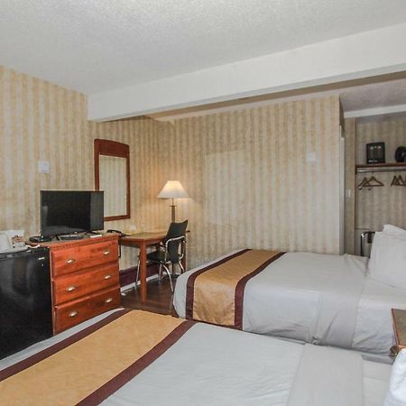Canadas Best Value Inn Chinook Station Calgary Extérieur photo