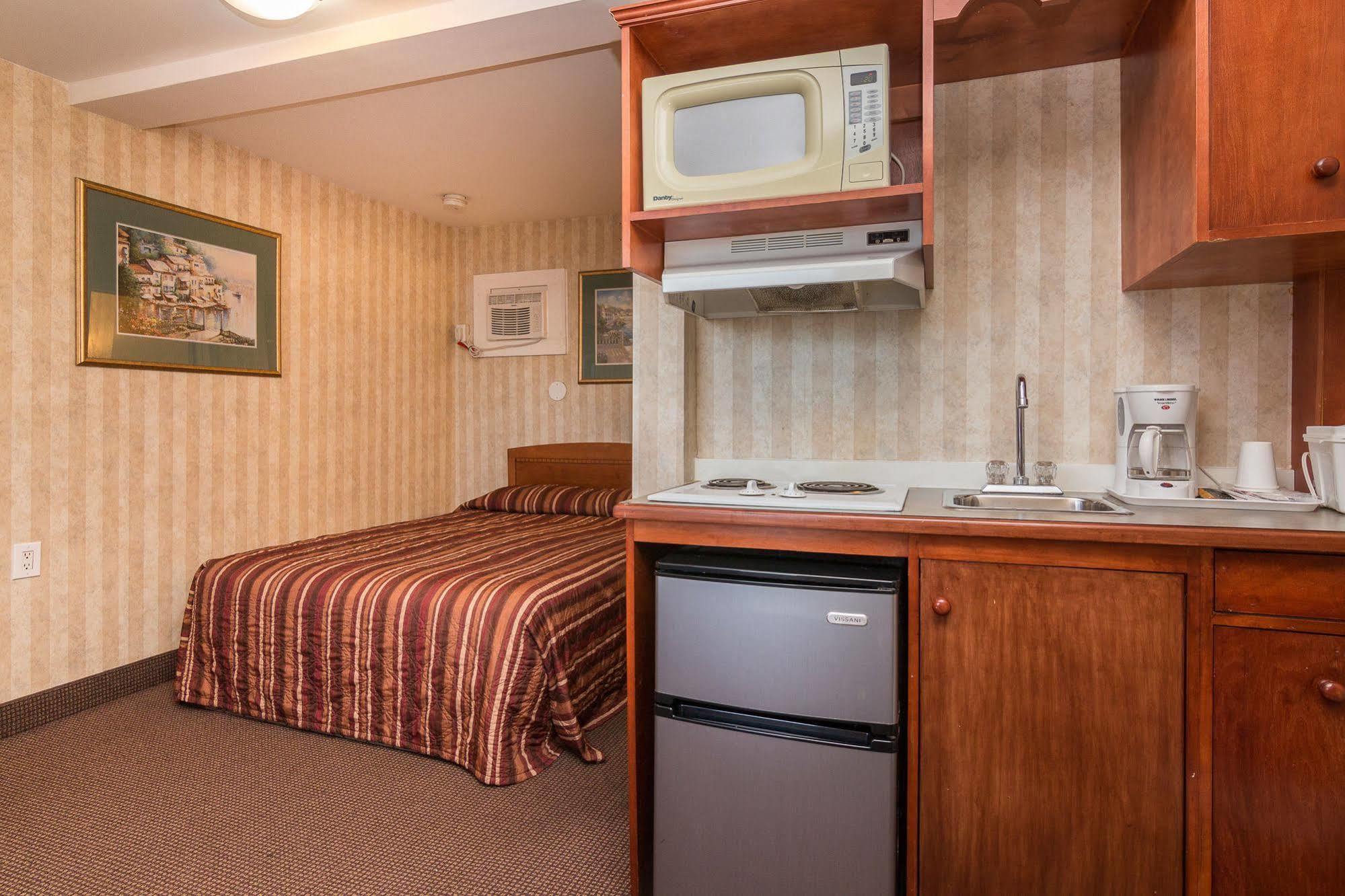 Canadas Best Value Inn Chinook Station Calgary Extérieur photo