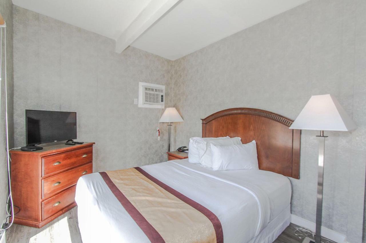 Canadas Best Value Inn Chinook Station Calgary Extérieur photo