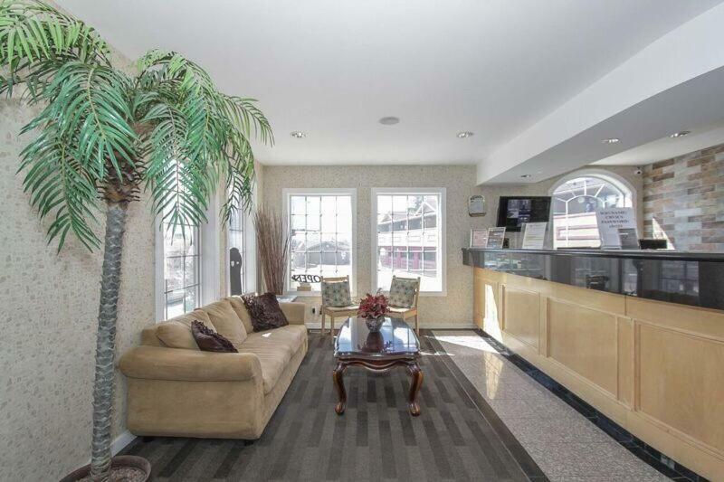Canadas Best Value Inn Chinook Station Calgary Extérieur photo